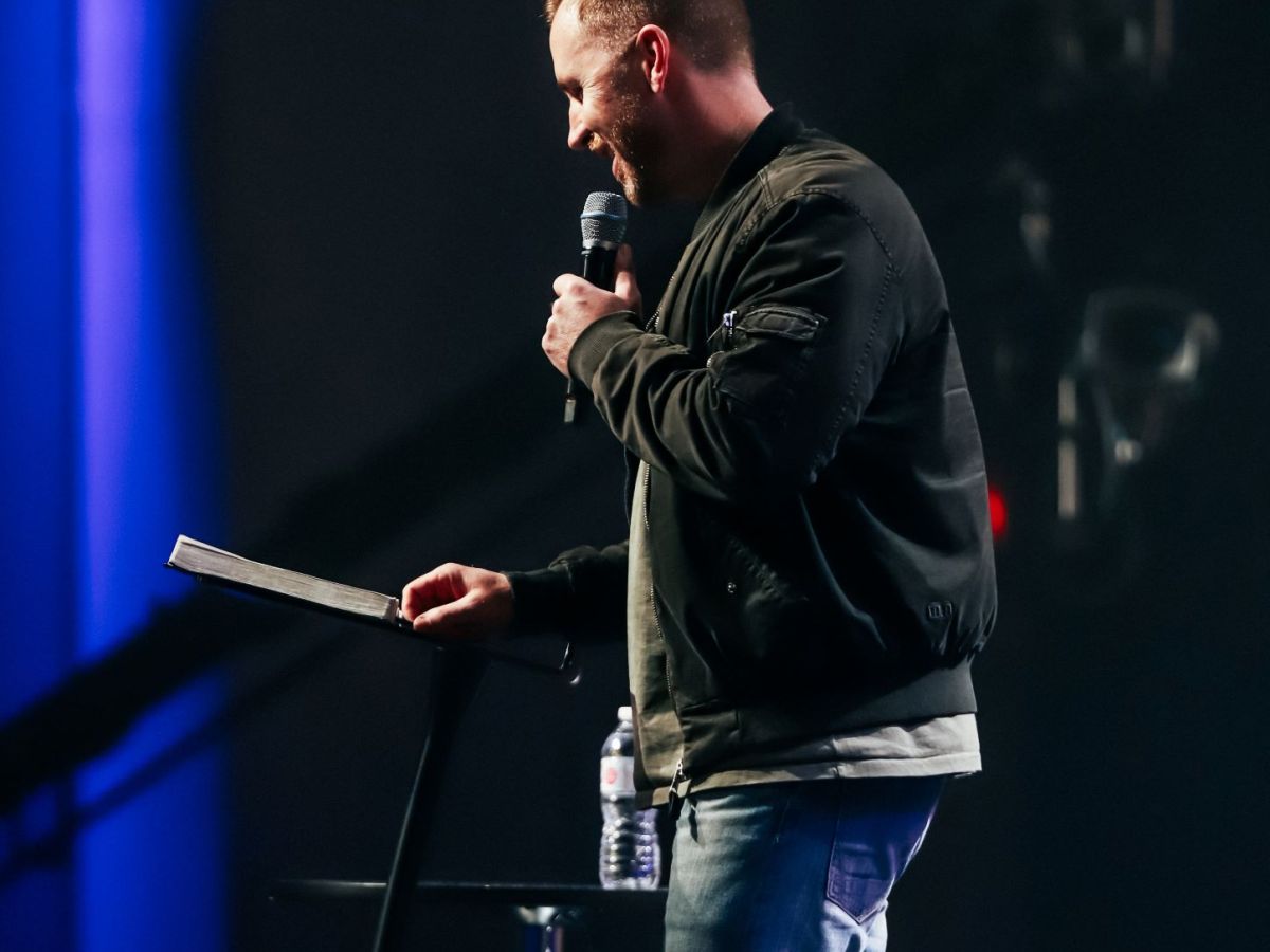 Biblical Reasons to Change Churches: When Pastors Are Unqualified