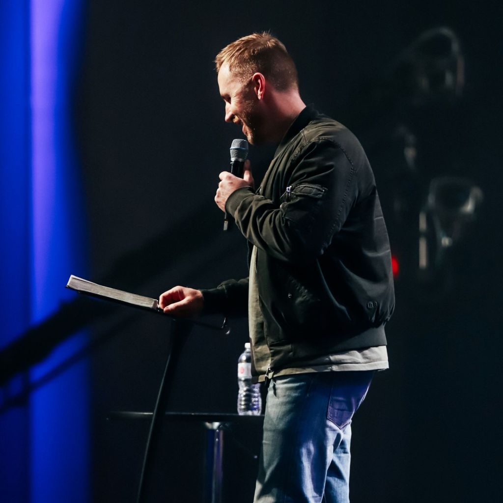 Biblical Reasons to Change Churches: When Pastors Are Unqualified